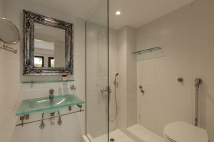 Nami Hotel & Suites