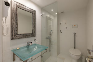 Nami Hotel & Suites