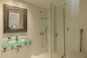 Nami Hotel & Suites
