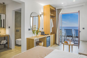 Woonvoorbeeld elegante superiorkamer zeezicht