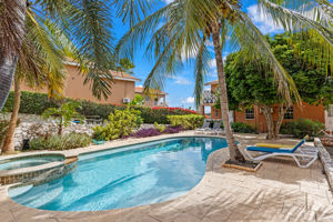 Curinjo Resort