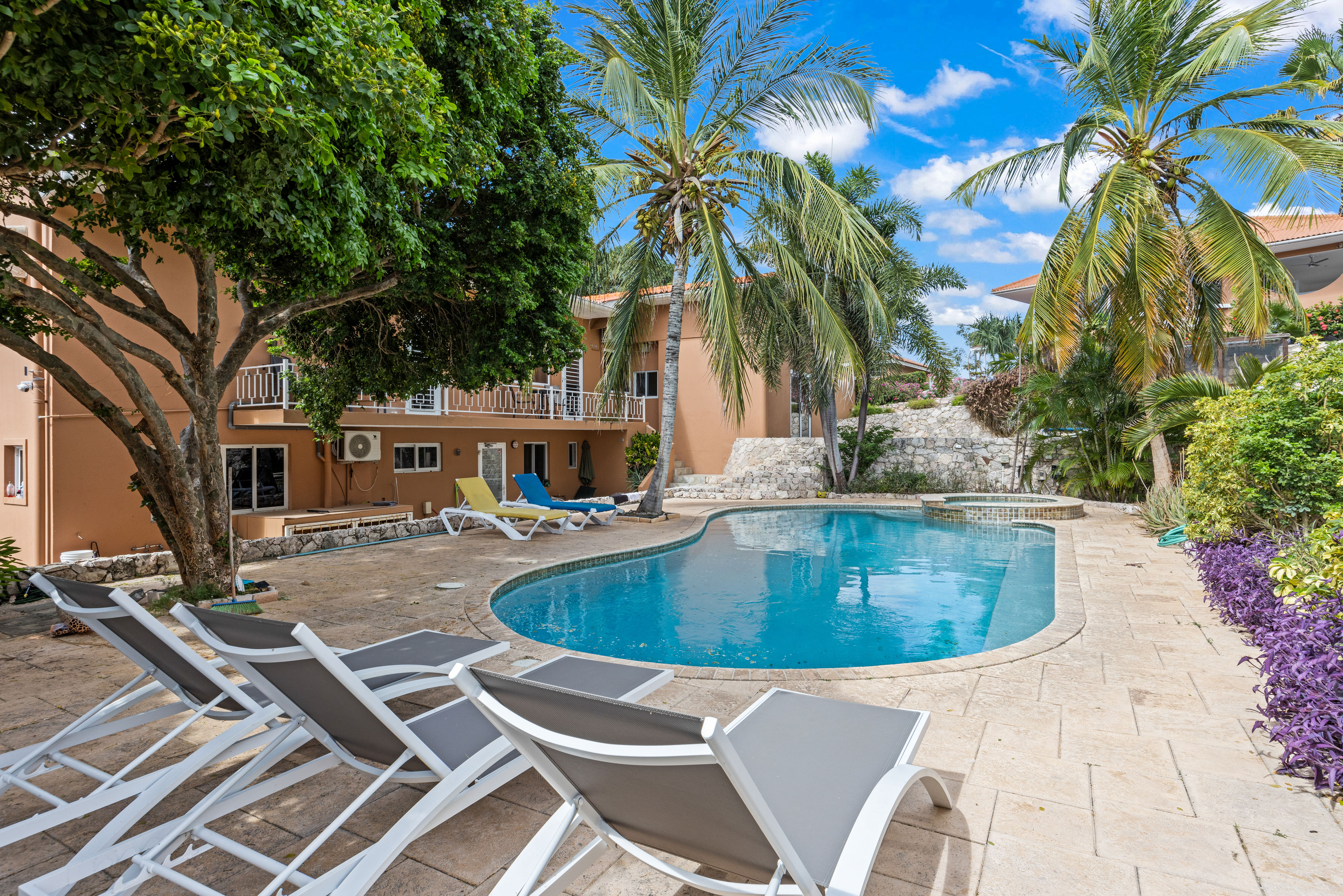 Curinjo Resort