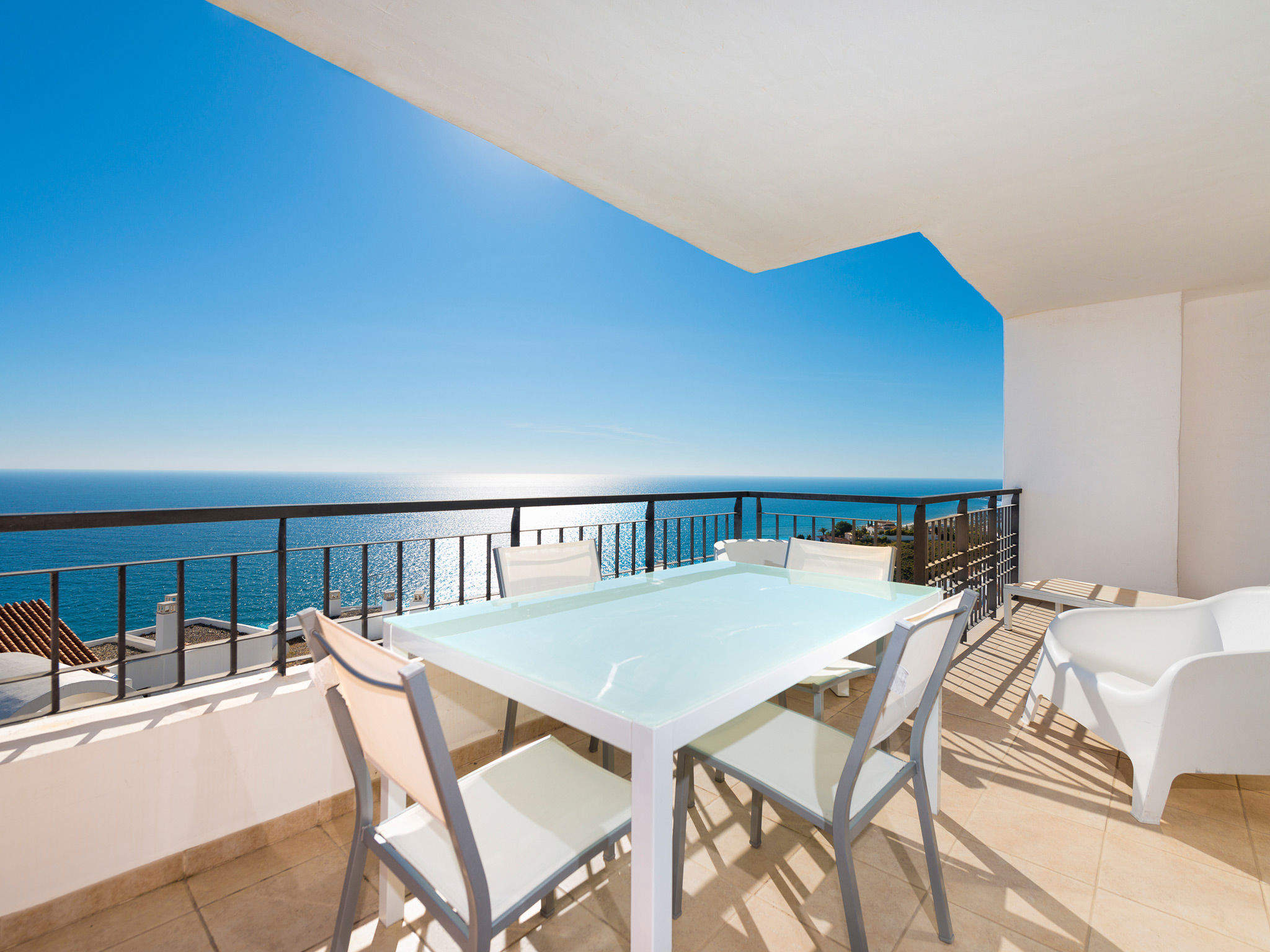 Fly & Go Olée Nerja Holiday Rentals by Fuerte Group
