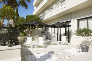 Mon Repos Palace