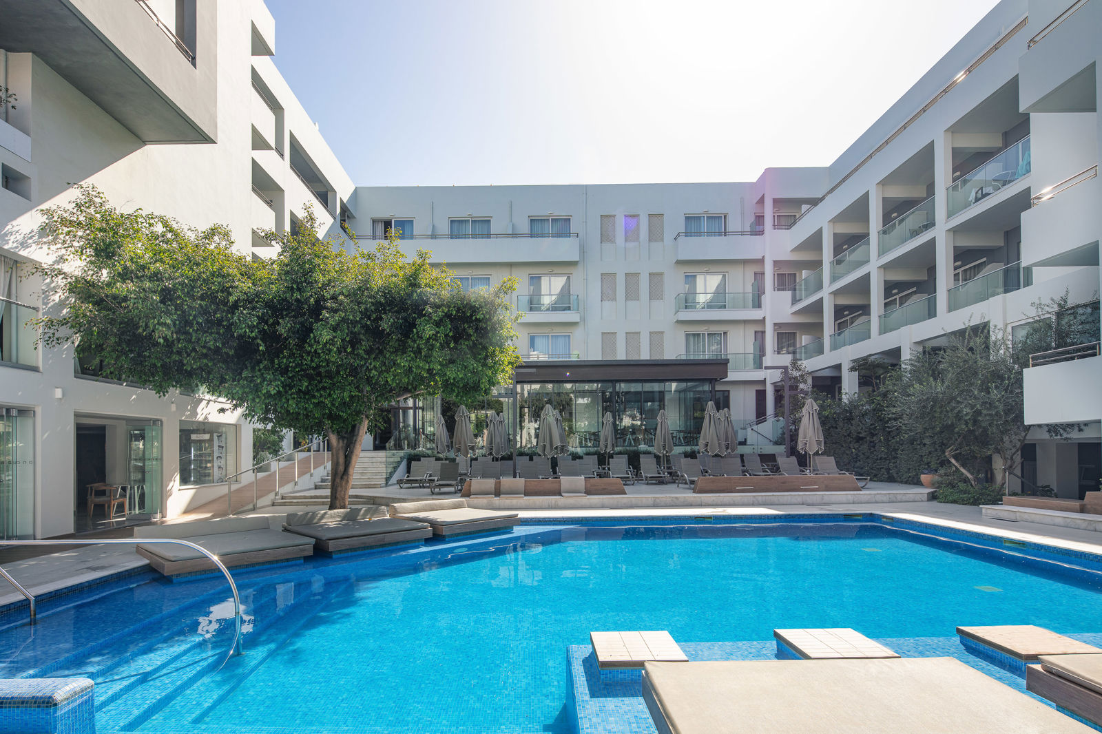 Atrium Ambiance Hotel slide 2