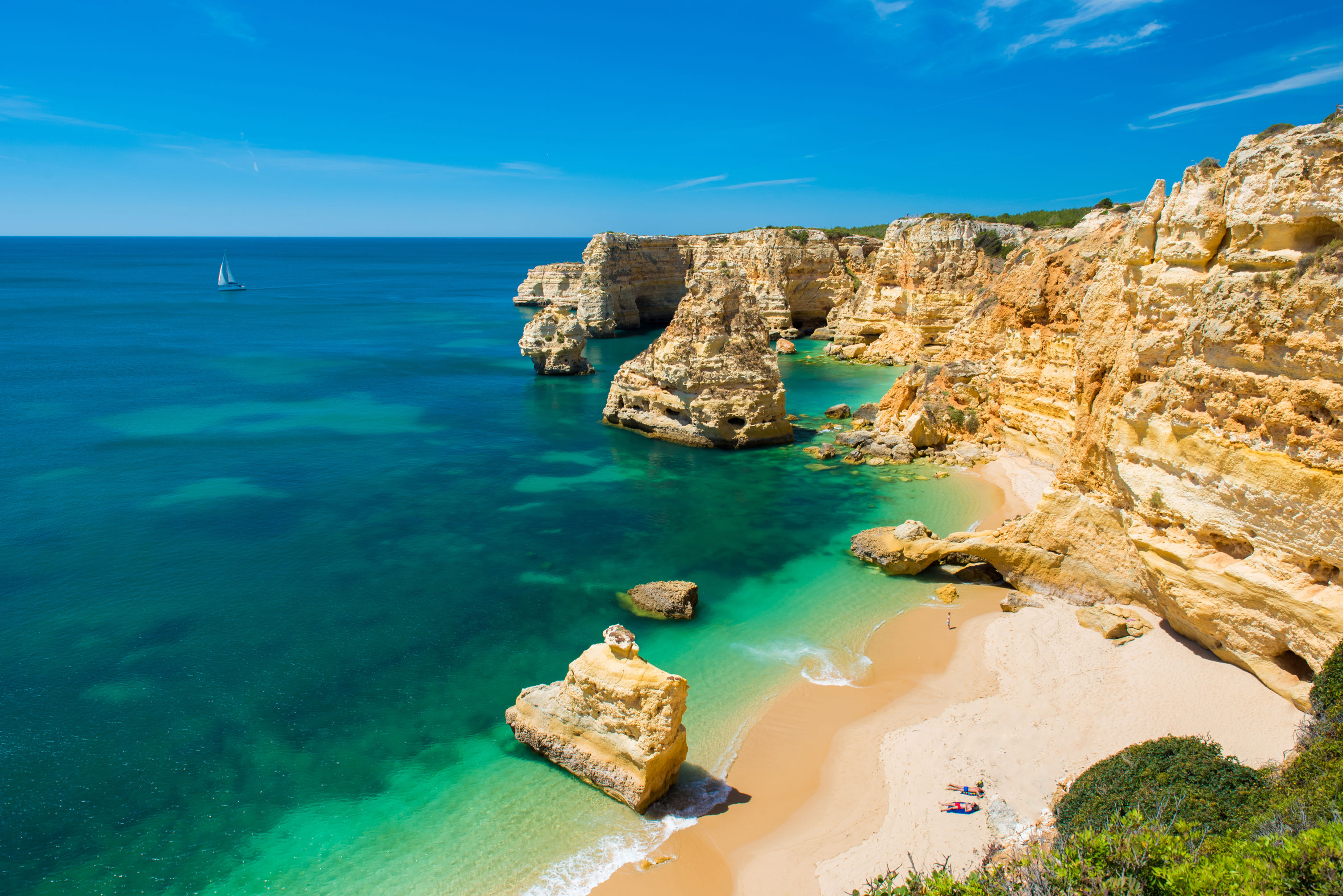 Fly & Drive Highlights of Portugal 3*