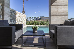 Woonvoorbeeld designsuite met privé zwembad