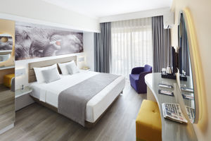 Lalila Blue Suites