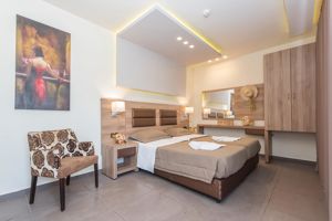 Dionyssos Hotel