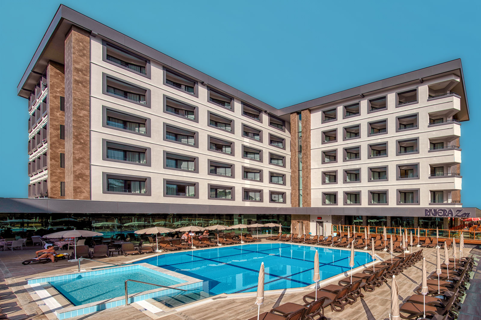 Hotel Riviera Zen slide 2