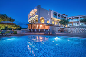 Elegance Luxury Suites