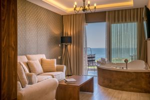 Elegance Luxury Suites 