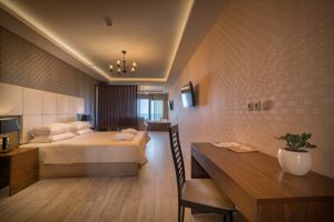 Elegance Luxury Suites 