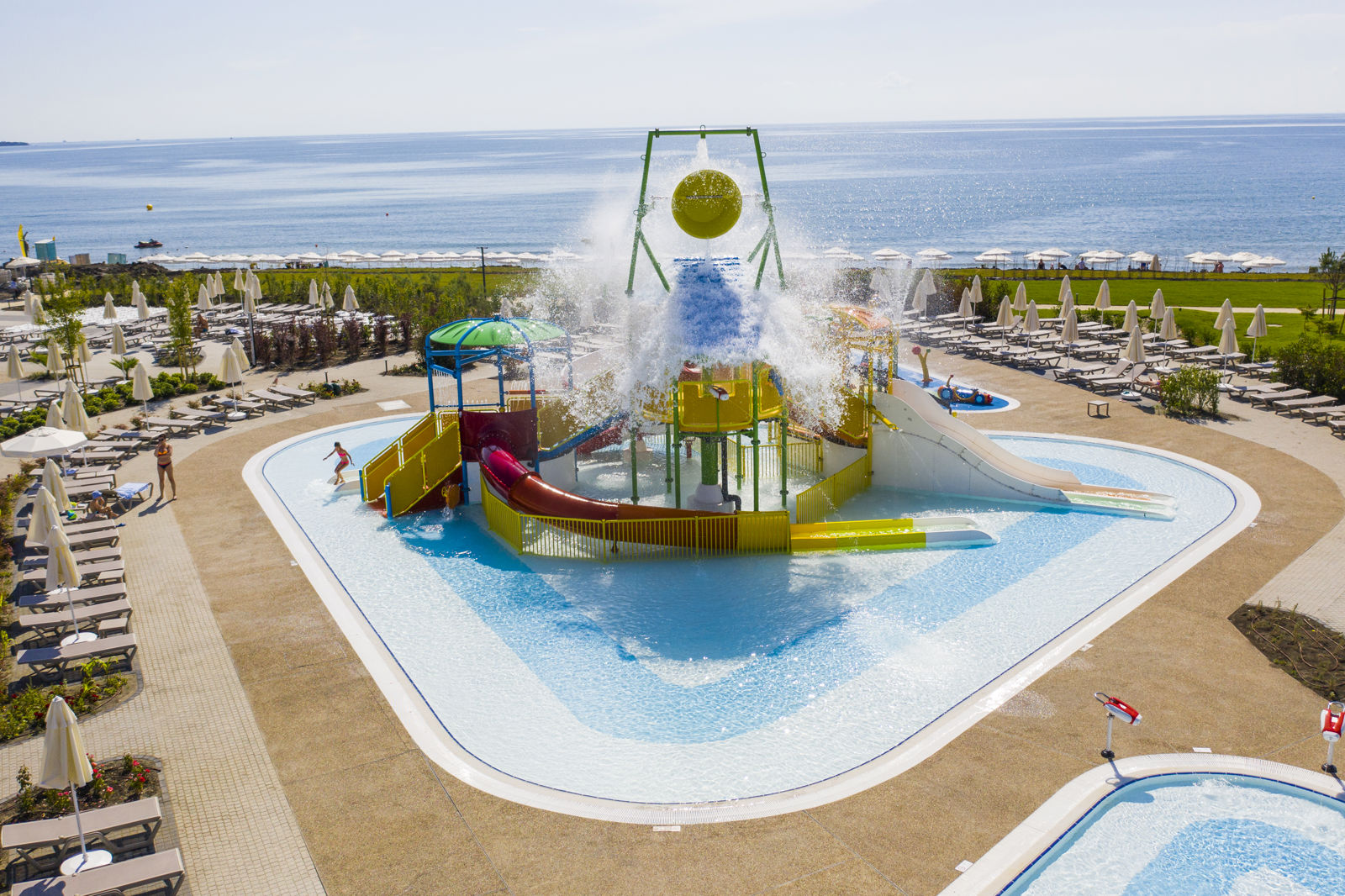 Wave Resort slide 3