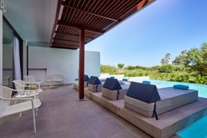 Woonvoorbeeld 3-kamersuite met privézwembad tuinzicht