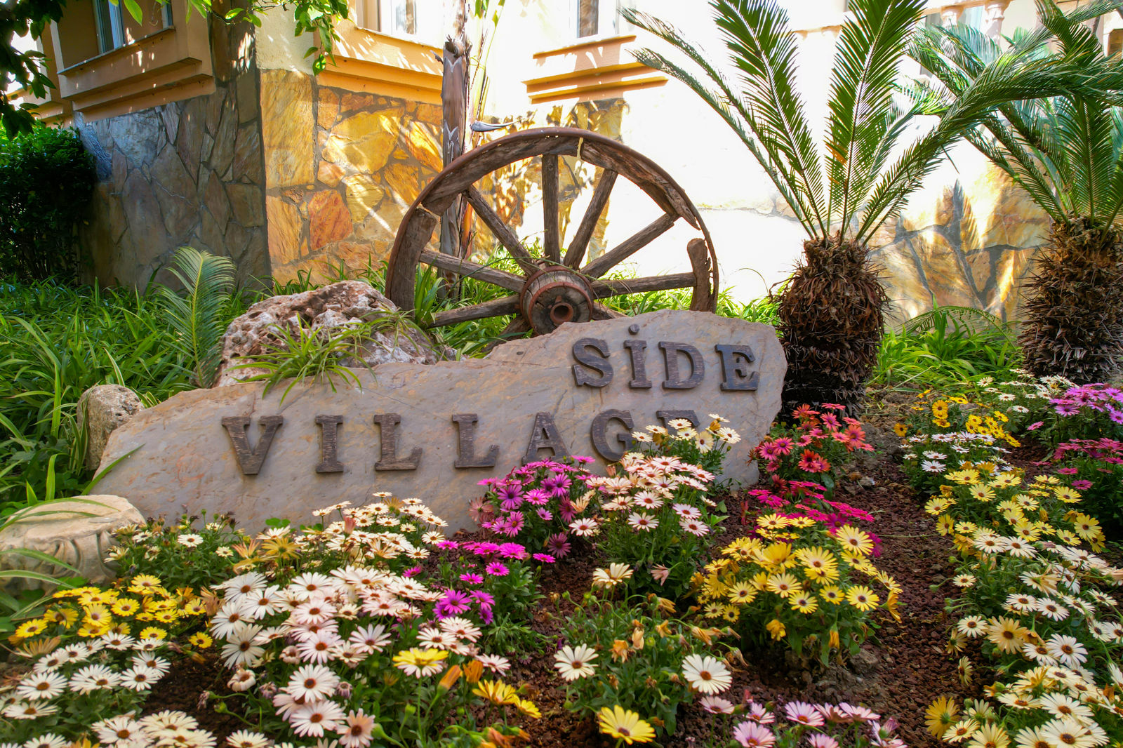 Meer info over Side Village Hotel  bij Corendon