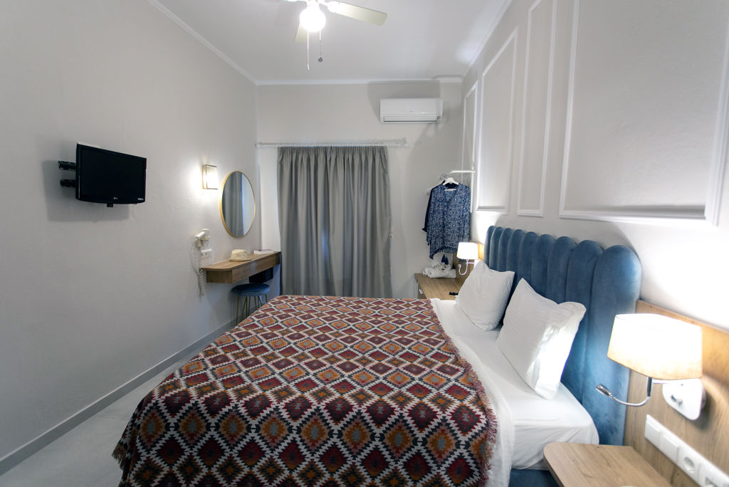 Paradise Hotel