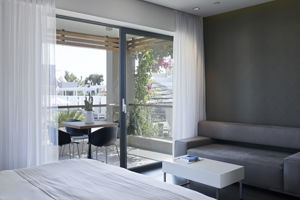 Pelagos Suites Hotel & Spa
