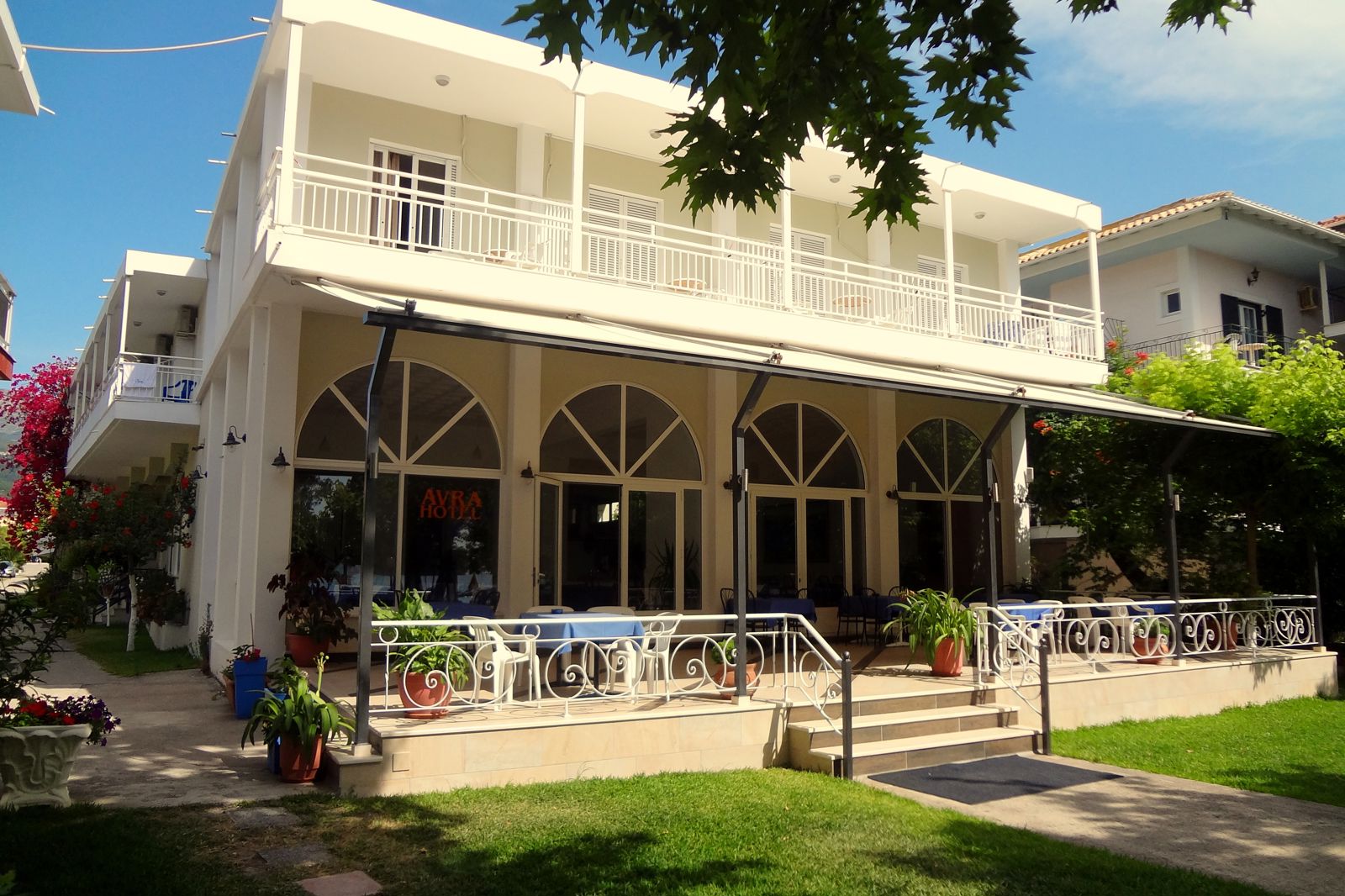 Meer info over Avra Beach Hotel  bij Corendon
