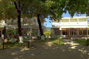 Avra Beach Hotel