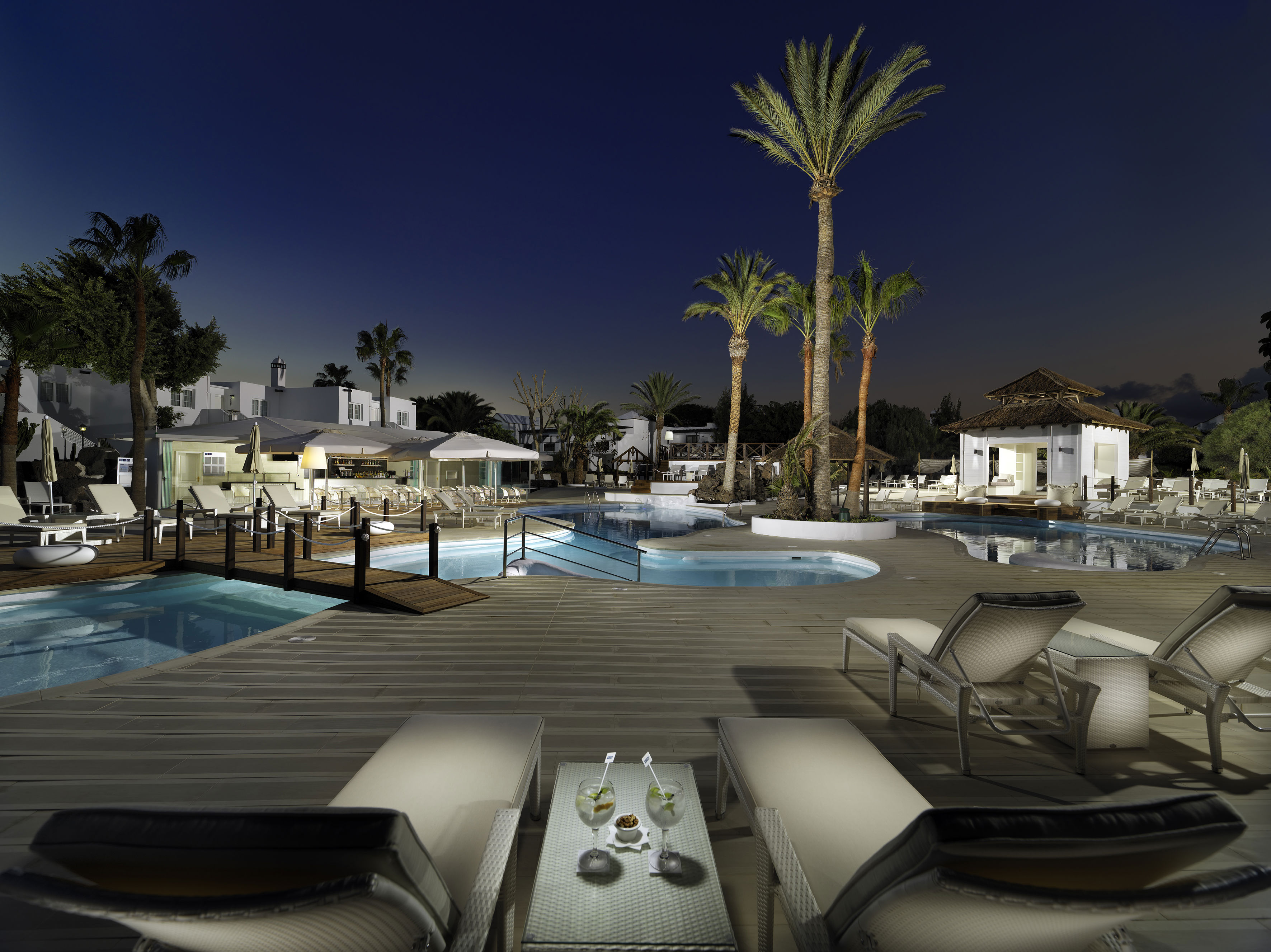 H10 White Suites