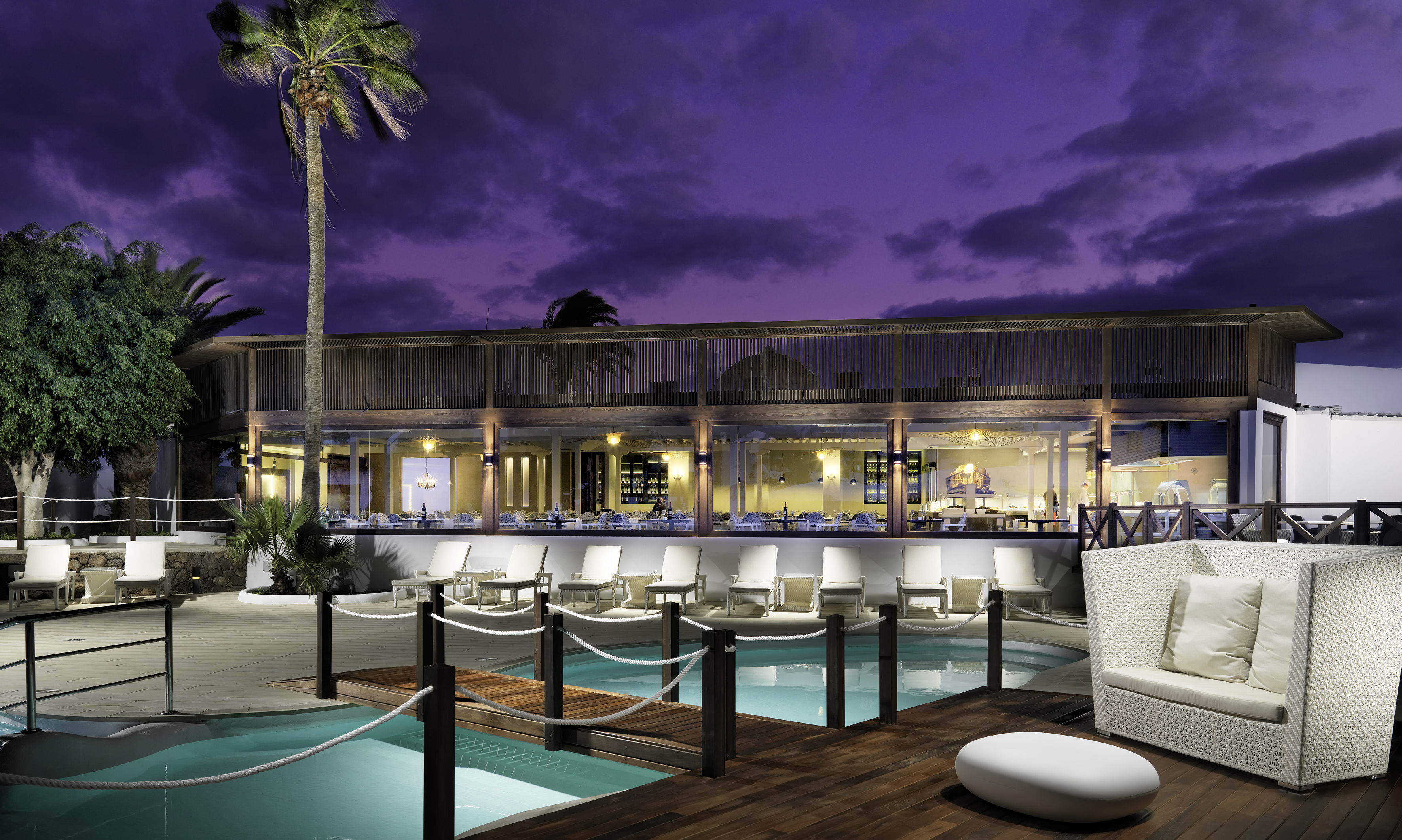 H10 White Suites