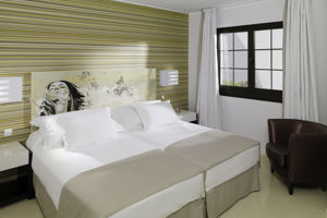 H10 White Suites