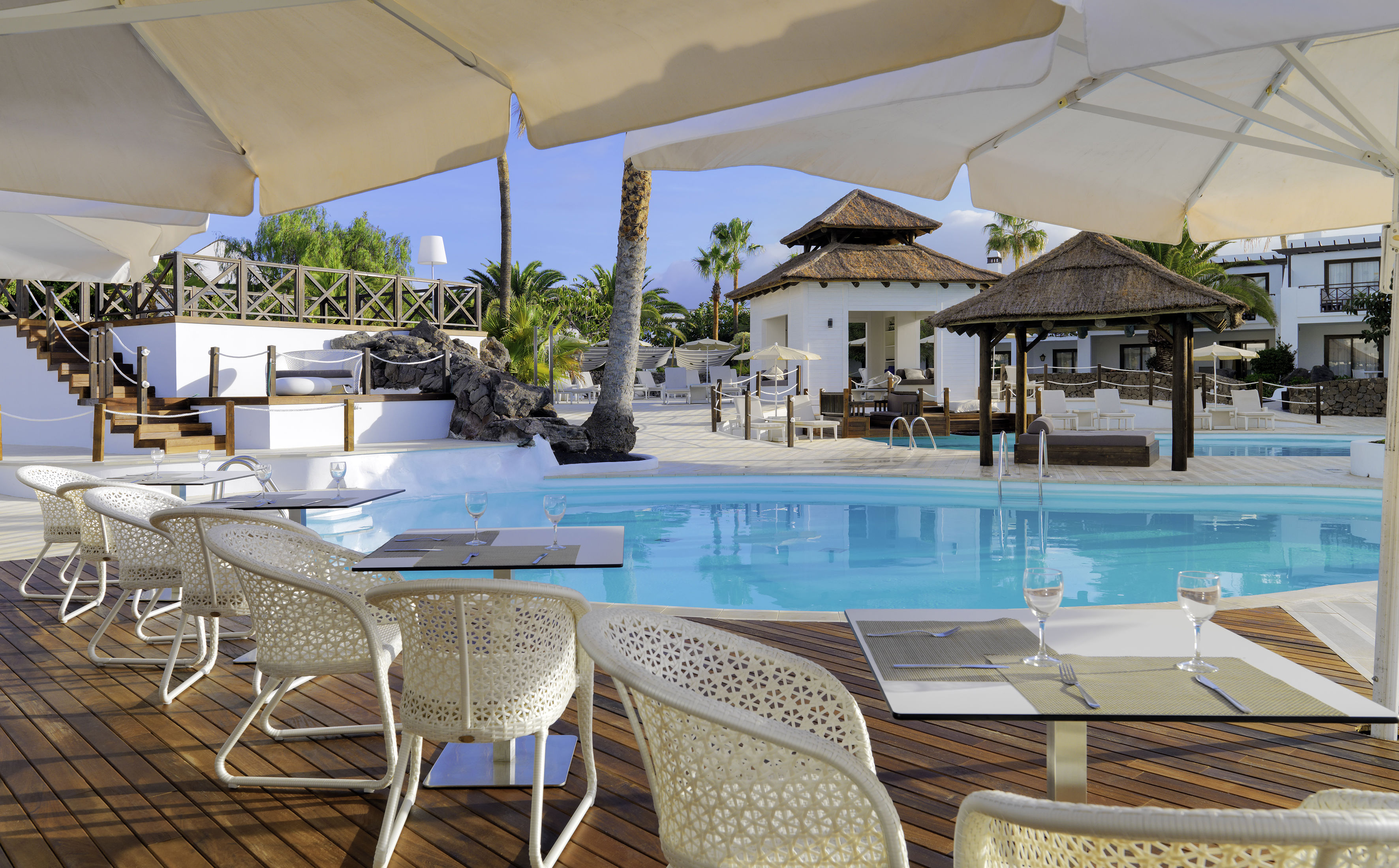 H10 White Suites
