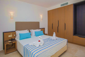 Minos Aparthotel