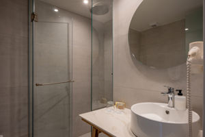 Minos Hotel
