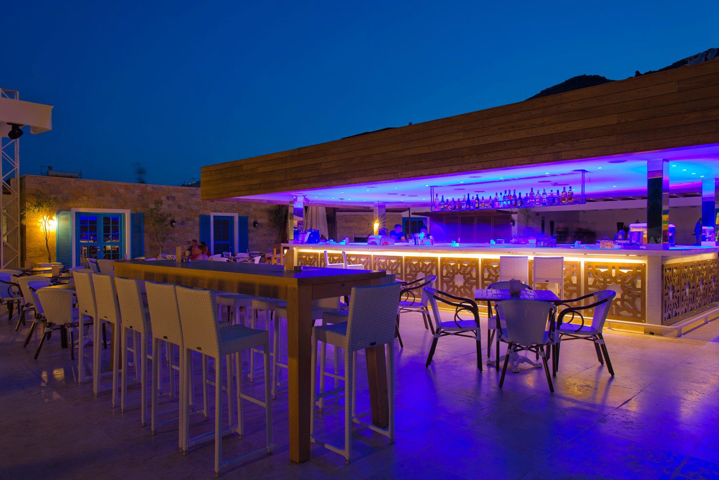Bellazure Hotel