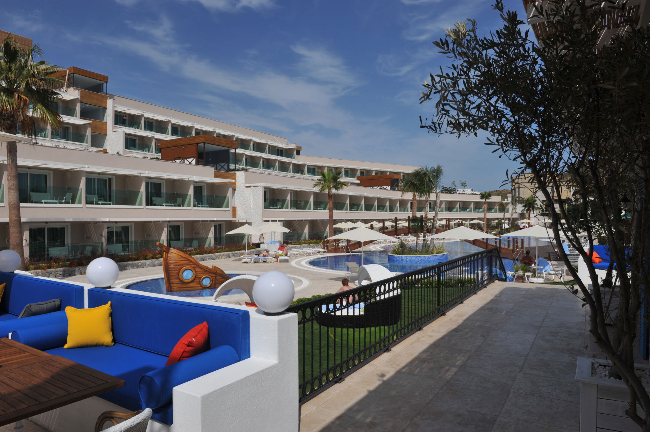 Bellazure Hotel