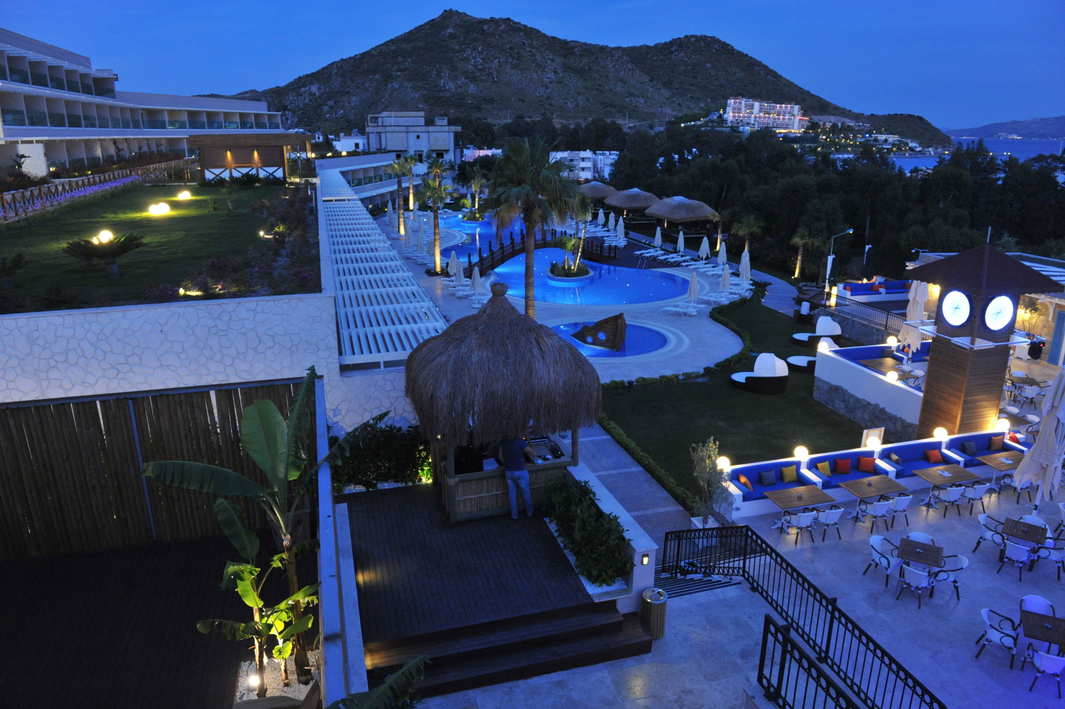 Bellazure Hotel