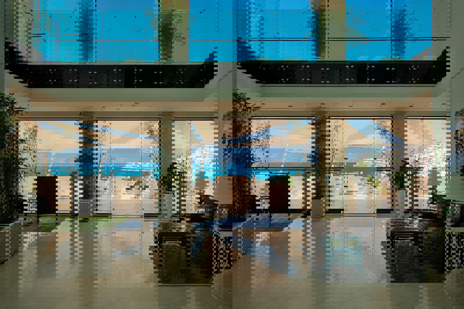 Bellazure Hotel