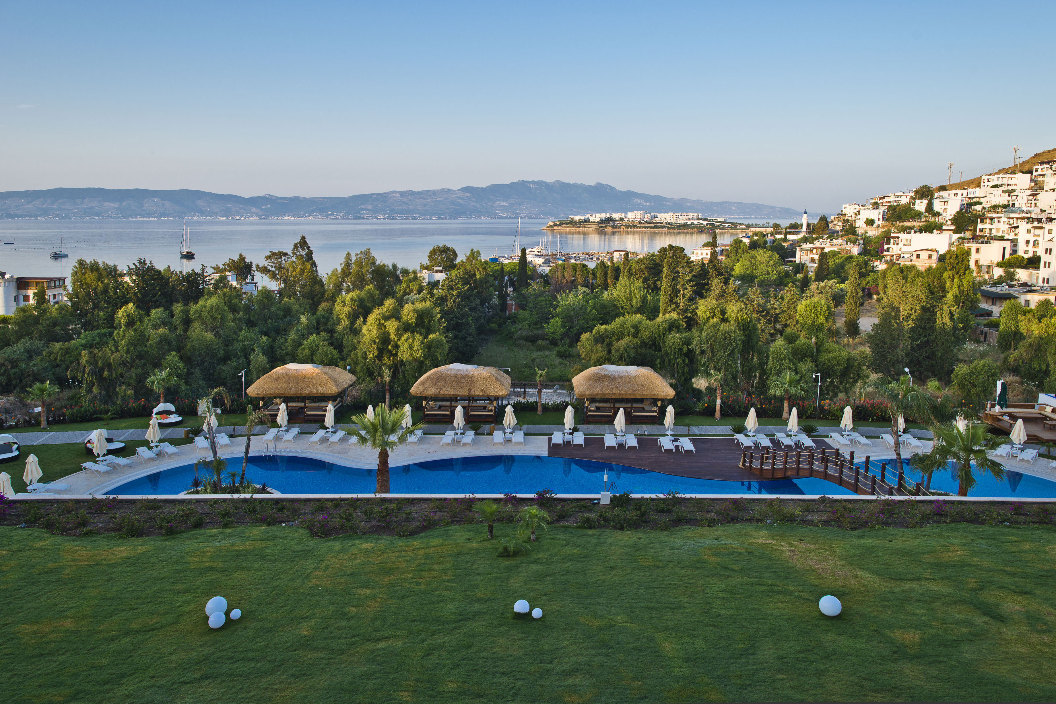 Bellazure Hotel