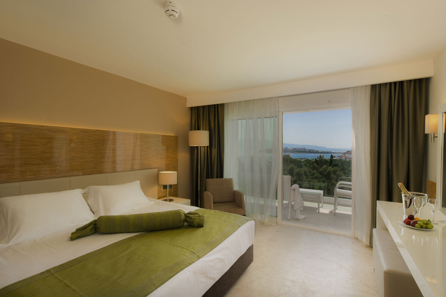 Bellazure Hotel