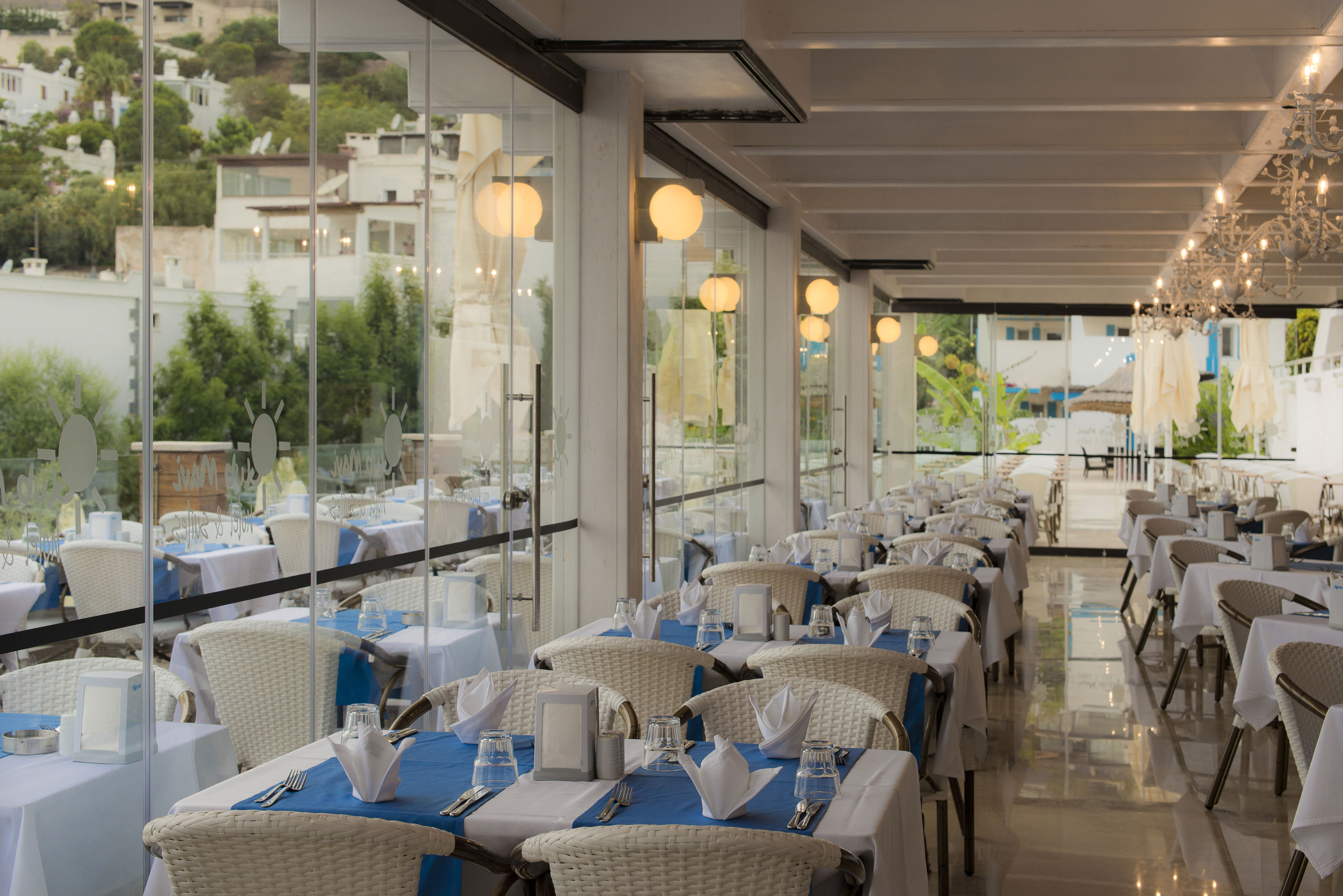 Bellazure Hotel