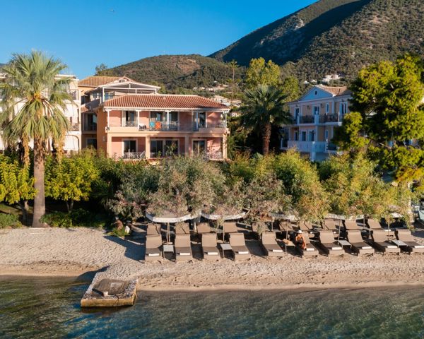 Eva Beach op Lefkas. Ontdek Griekenland met Corendon.