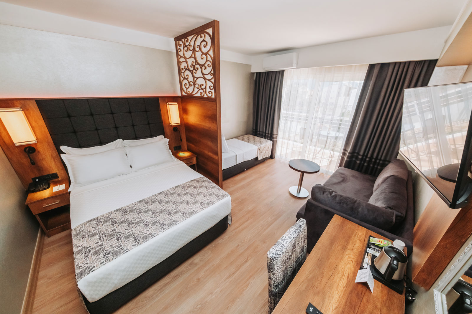 Grand Ideal Premium slide 4