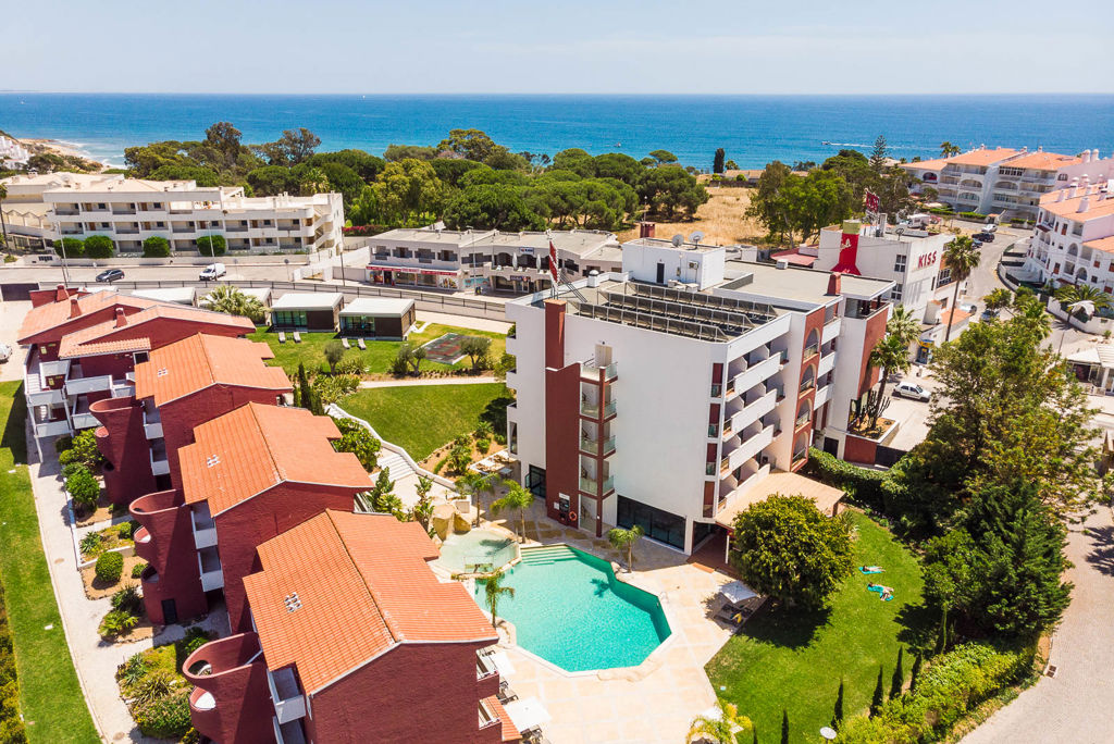 Topázio Vibe Beach Hotel & Apartments