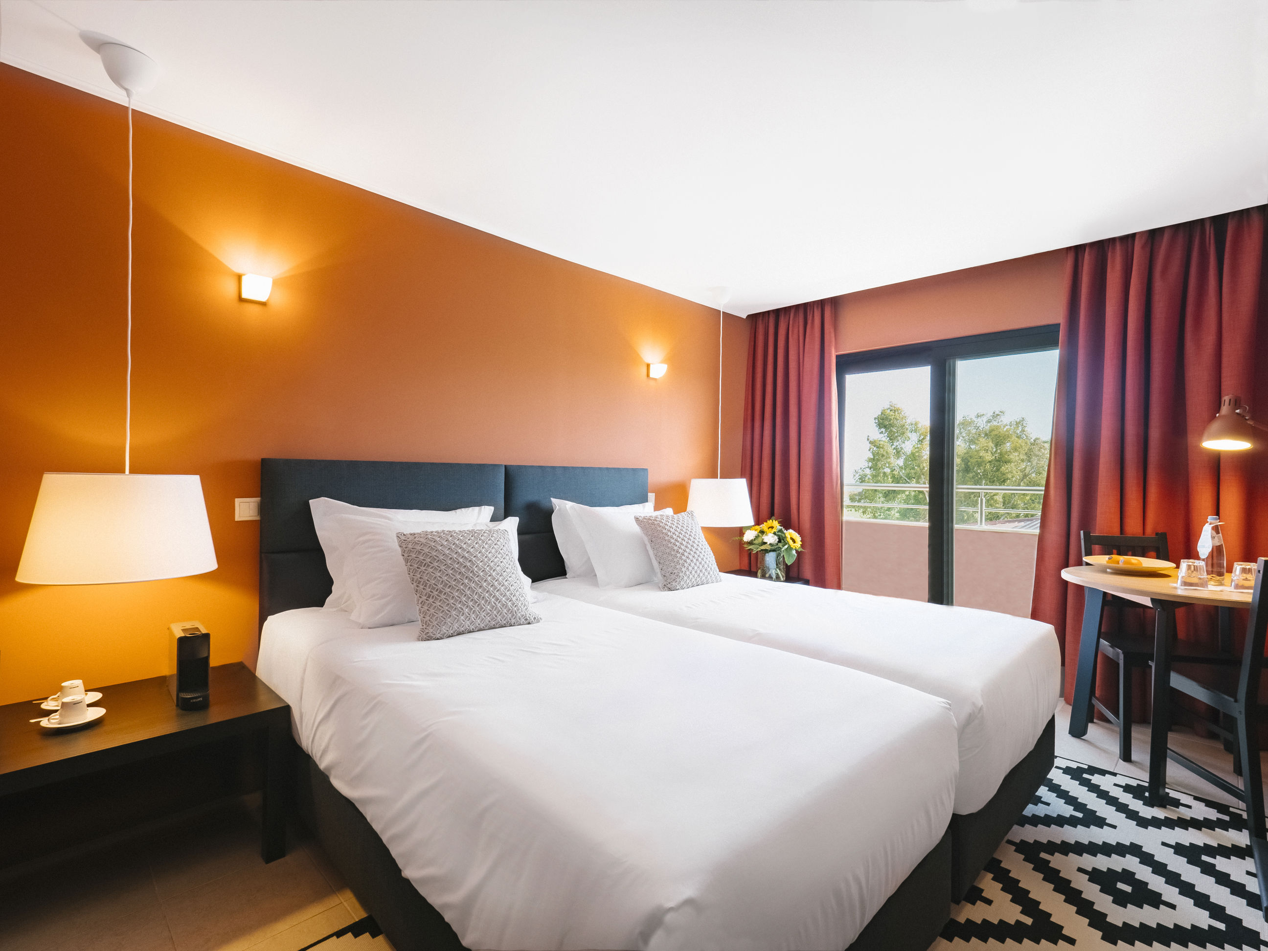 Topázio Vibe Beach Hotel & Apartments