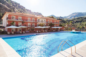 Diamond Hotel & Resort