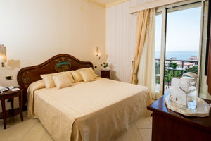 Diamond Hotel & Resort