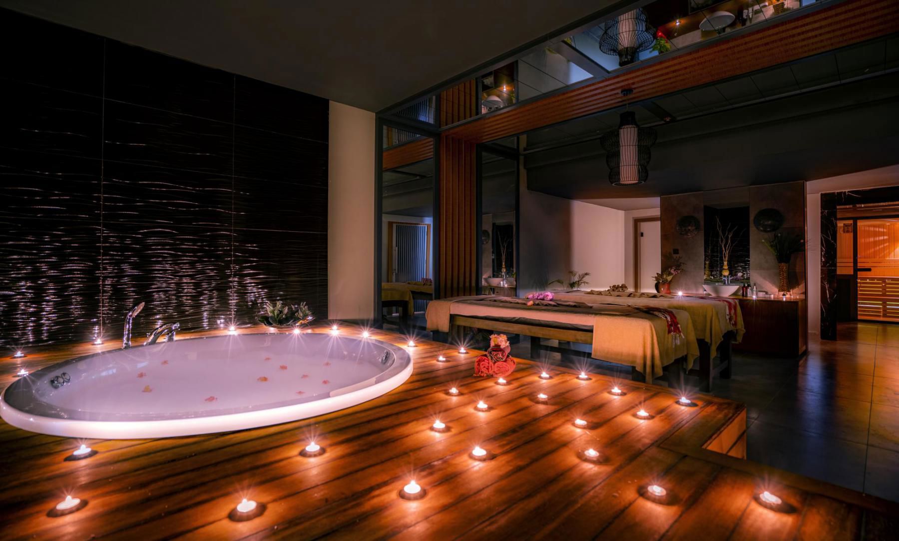 Diamond Deluxe Hotel