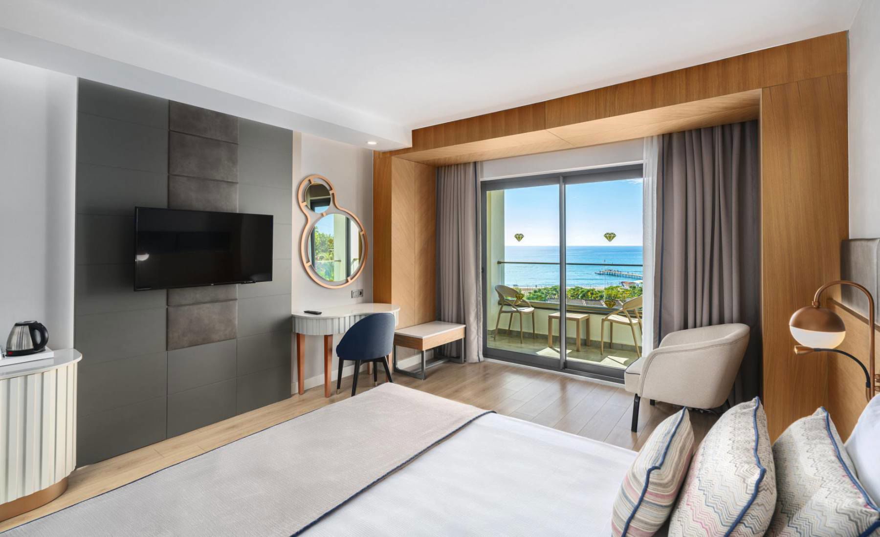 Diamond Deluxe Hotel