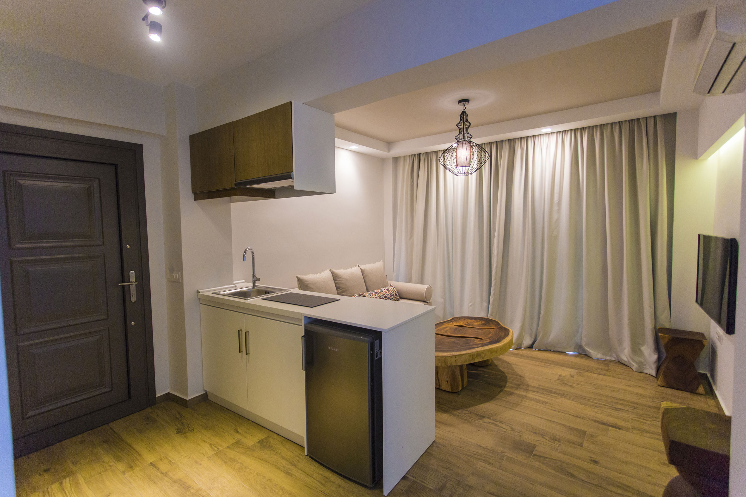 Golden Bay Suites & Maisonettes