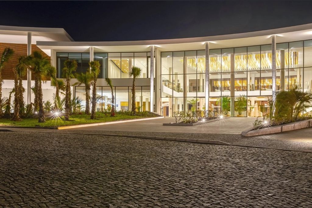 Royal Horizon Beijo Mansão – Ponta Sino