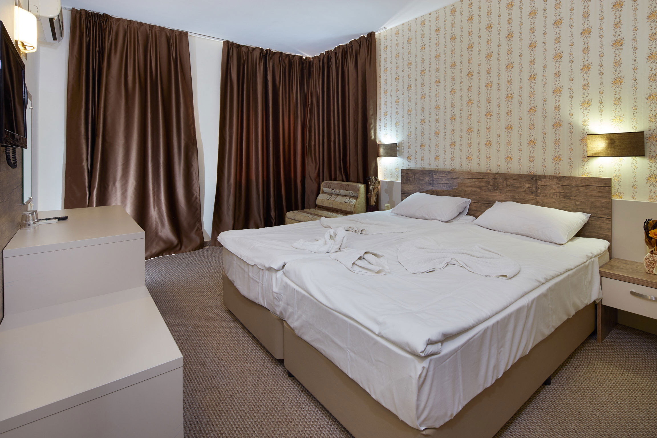 Lira Hotel