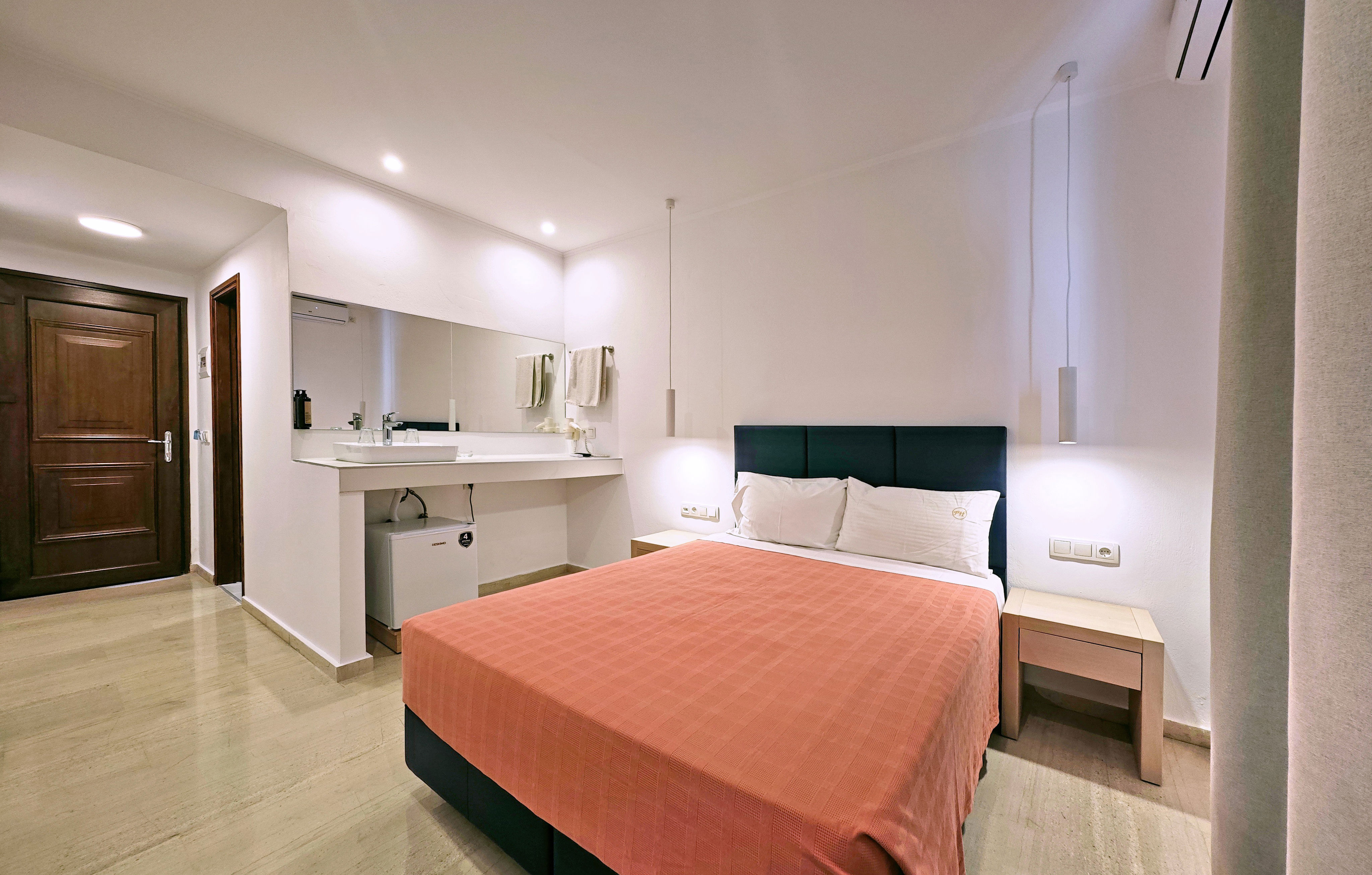 Pasiphae Hotel