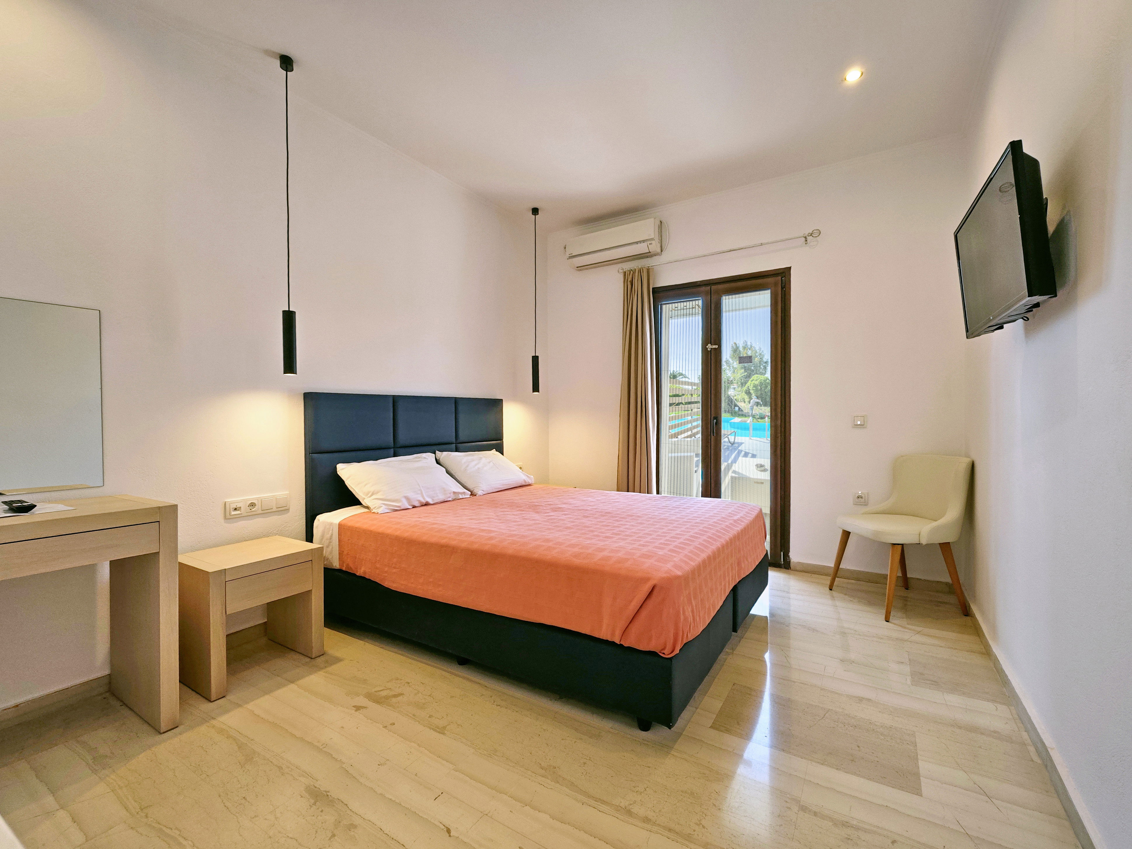 Pasiphae Hotel